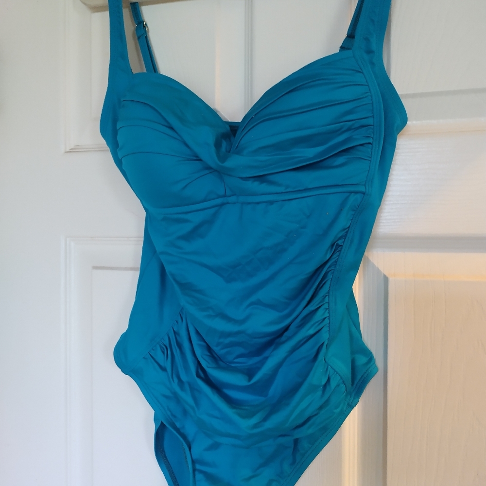 Liz Claiborne turquoise swimsuit size 8